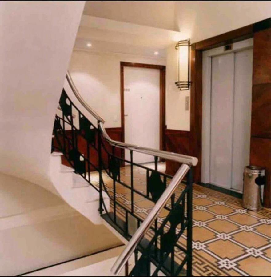 Residencial Com Servicos 45 Metros Decorado Com Sala, Suite, Cozinha Quadra Da De Copacabana Apartment *