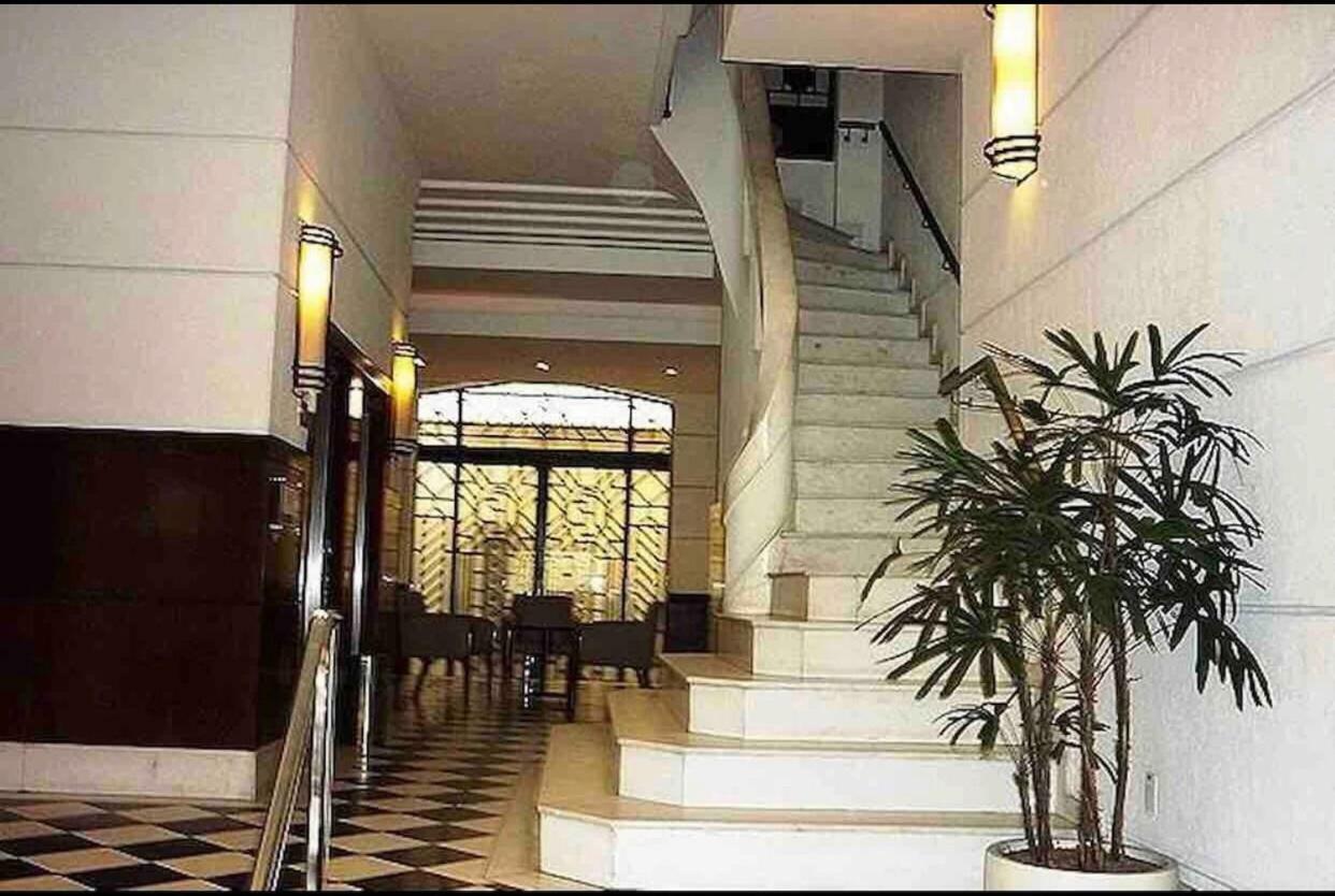 Residencial Com Servicos 45 Metros Decorado Com Sala, Suite, Cozinha Quadra Da De Copacabana Apartment